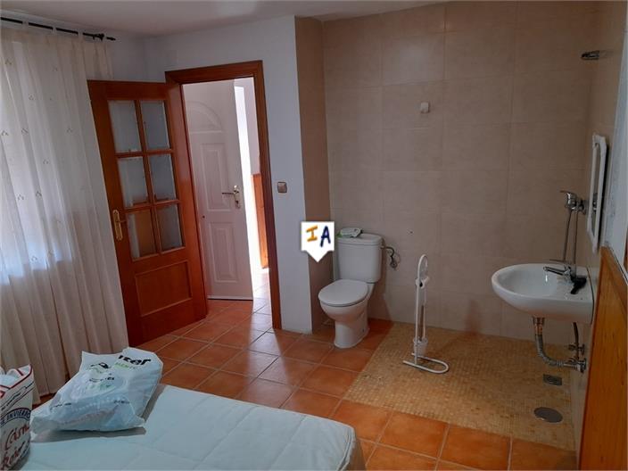 Image No.7-5 Bed House for sale
