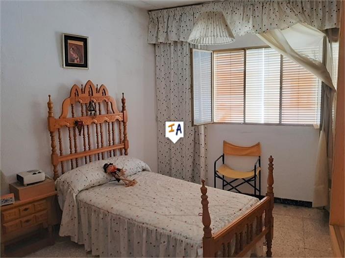 Image No.14-4 Bed House for sale