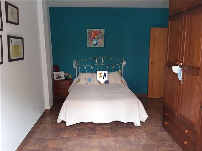 Image No.11-3 Bed Commercial for sale