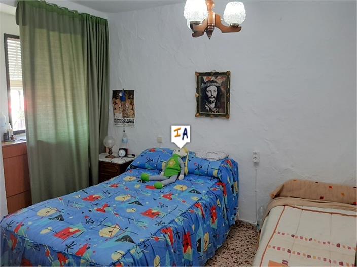 Image No.17-4 Bed House for sale