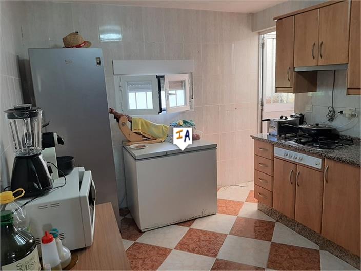 Image No.6-4 Bed House for sale