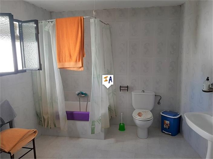 Image No.10-4 Bed House for sale