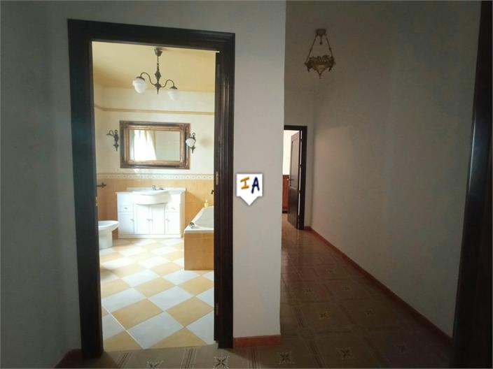 Image No.12-4 Bed House for sale