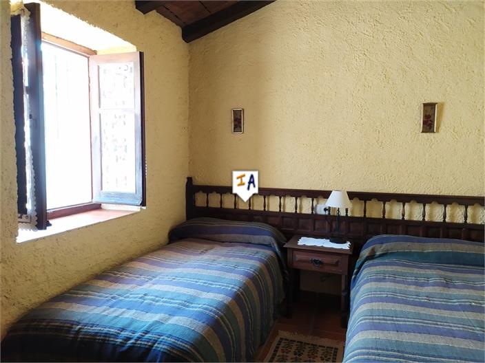 Image No.12-6 Bed House for sale