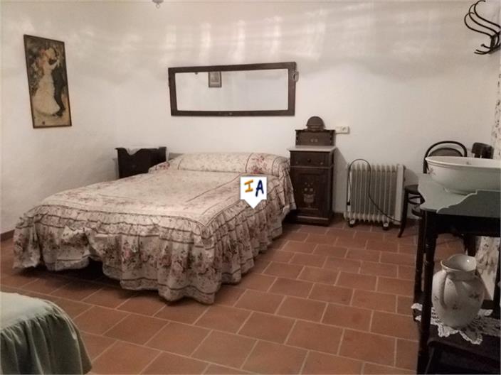 Image No.14-6 Bed House for sale