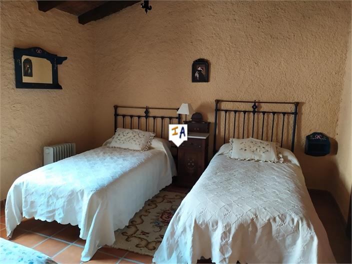 Image No.15-6 Bed House for sale