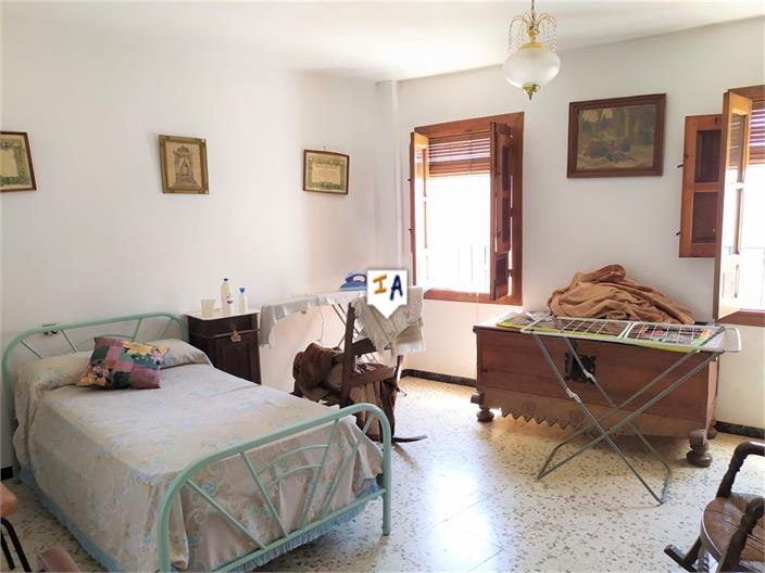 Image No.12-5 Bed House for sale