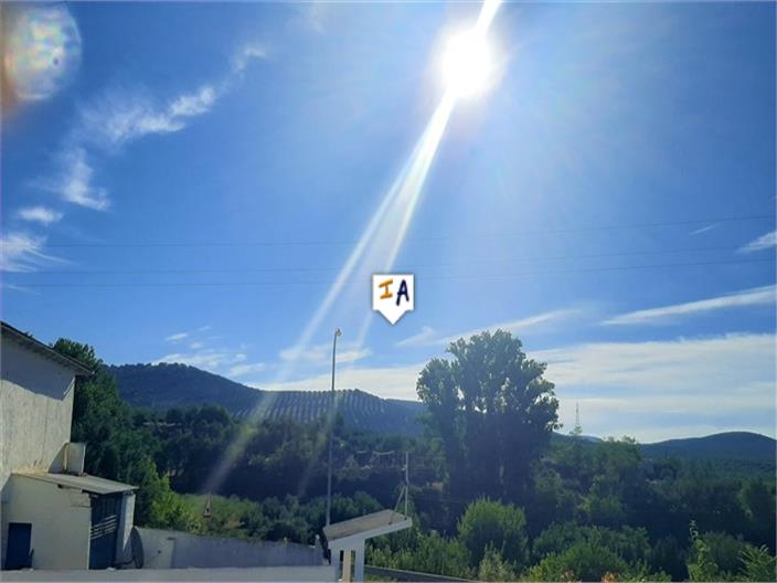 Image No.8-3 Bed House for sale