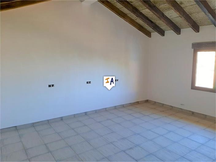 Image No.8-9 Bed Farmhouse for sale