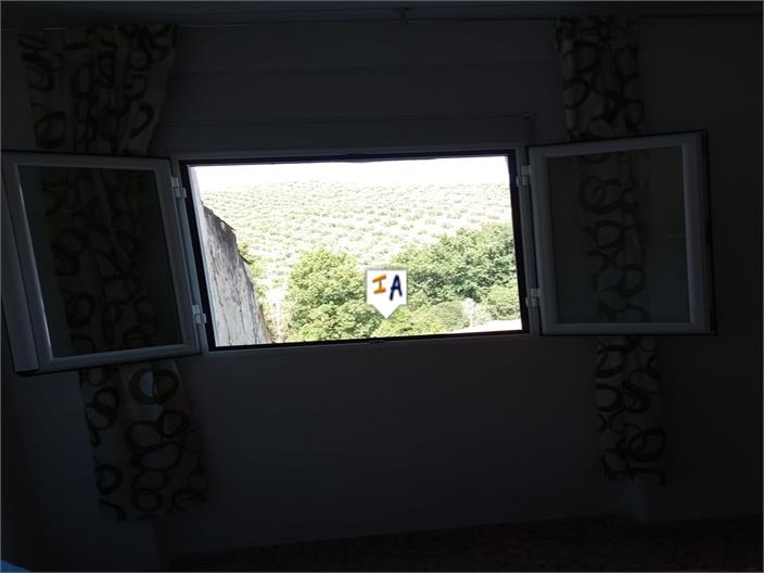 Image No.17-5 Bed House for sale