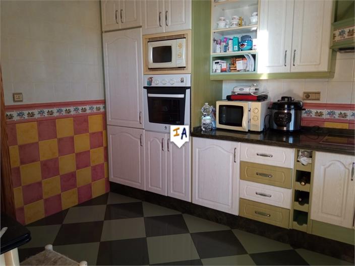 Image No.12-6 Bed House for sale