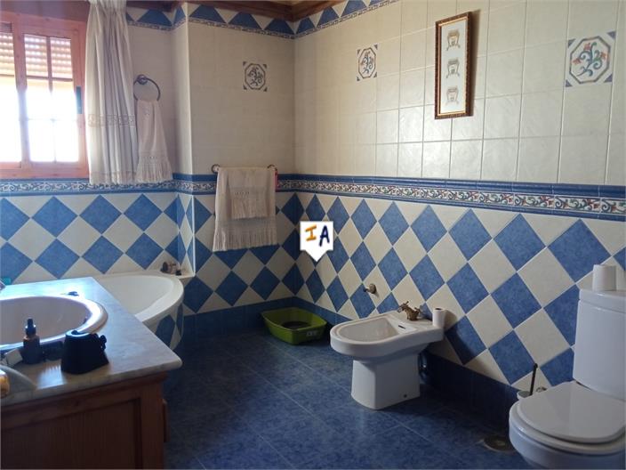 Image No.13-6 Bed House for sale