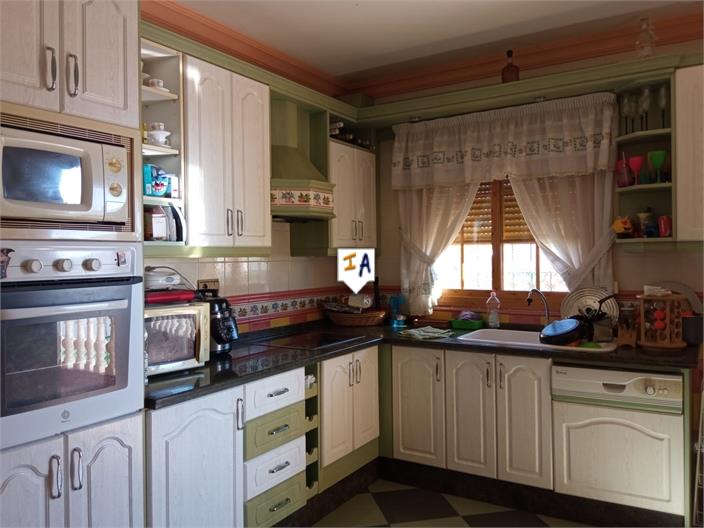 Image No.3-6 Bed House for sale