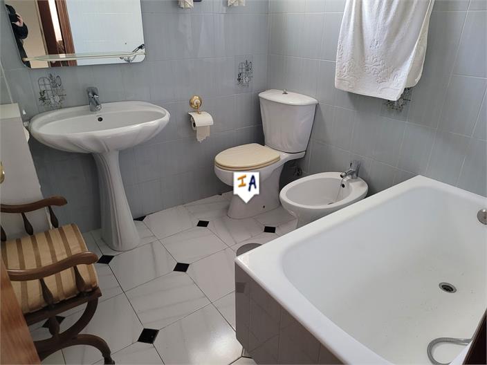 Image No.10-3 Bed House for sale