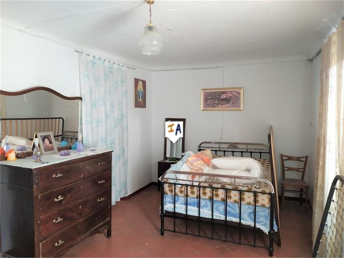 Image No.16-6 Bed House for sale