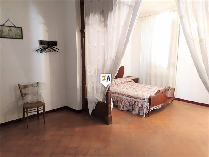 Image No.4-6 Bed House for sale