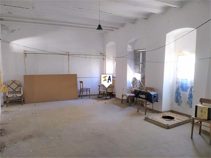 Image No.6-6 Bed House for sale