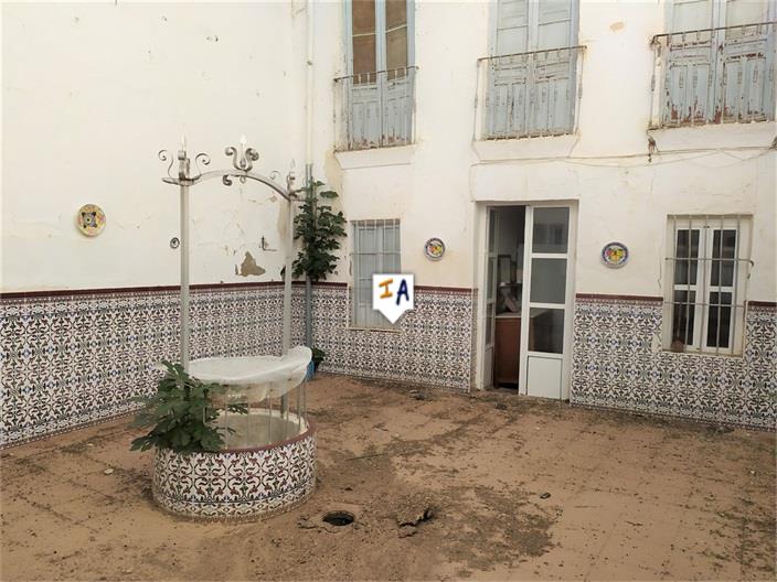 Image No.8-6 Bed House for sale