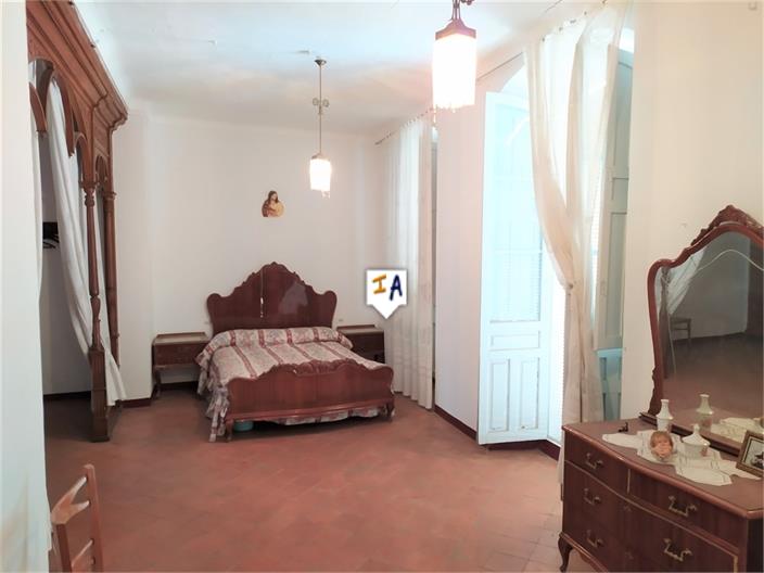 Image No.9-6 Bed House for sale