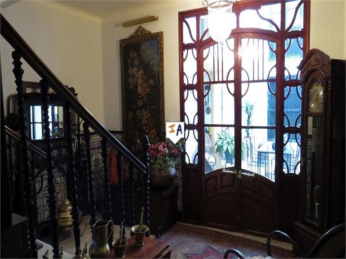 Image No.5-8 Bed House for sale