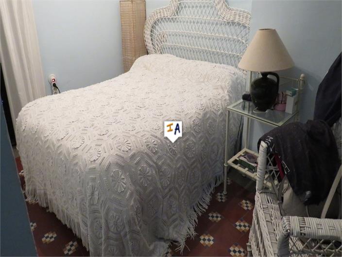 Image No.9-8 Bed House for sale