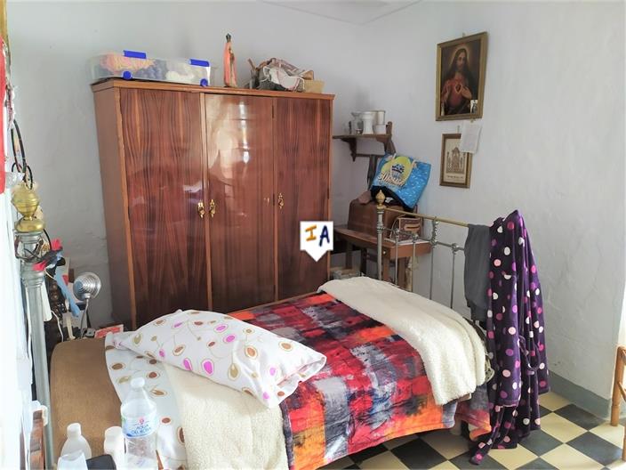 Image No.15-4 Bed House for sale