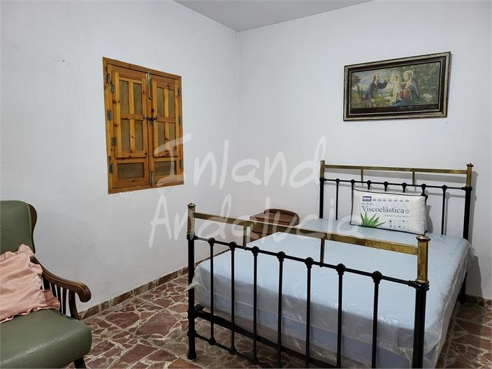 Image No.9-5 Bed House for sale