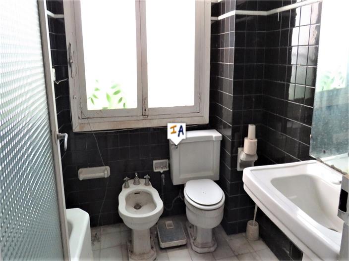 Image No.11-6 Bed House for sale