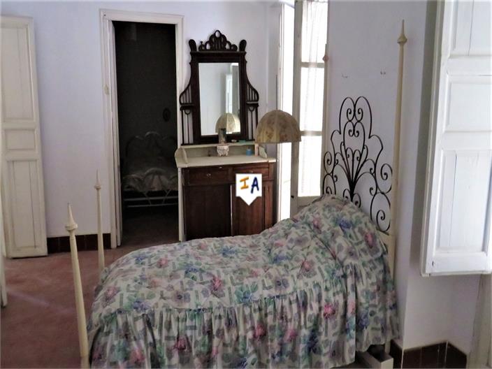 Image No.14-6 Bed House for sale