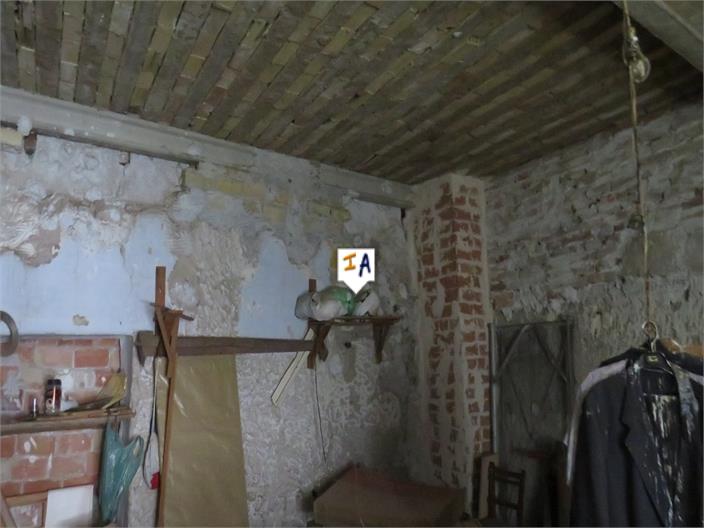 Image No.16-6 Bed House for sale