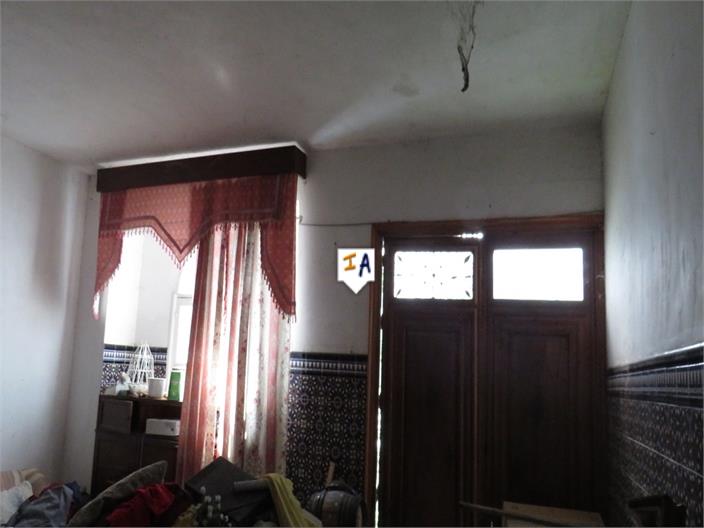 Image No.9-6 Bed House for sale