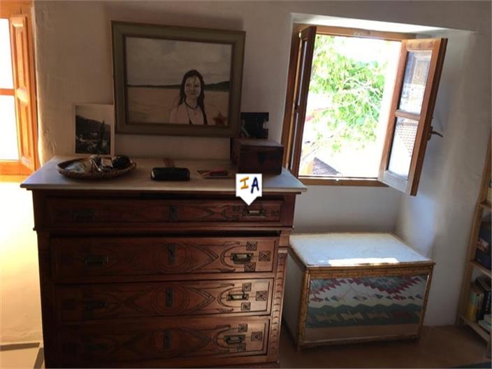 Image No.8-3 Bed House for sale