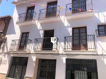 14 Bed Commercial for sale