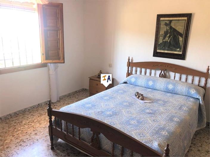 Image No.8-4 Bed House for sale