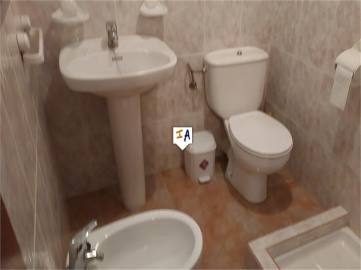 Image No.17-5 Bed House for sale