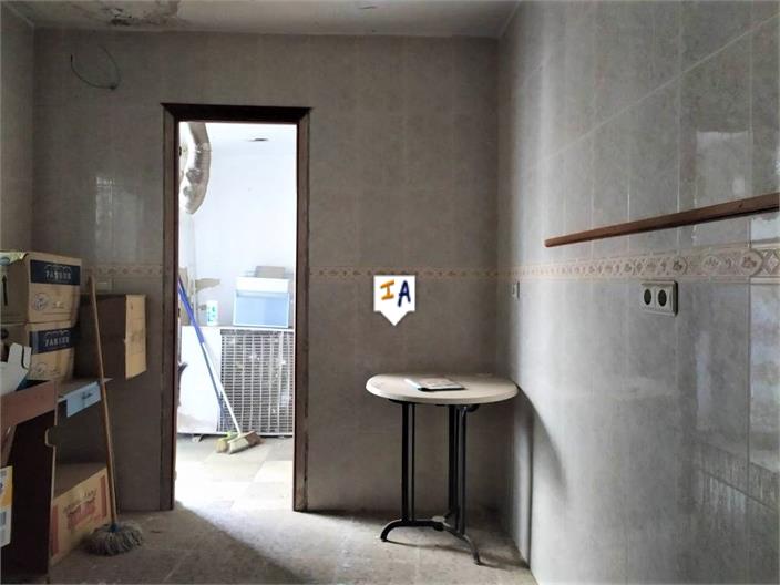 Image No.8-5 Bed House for sale