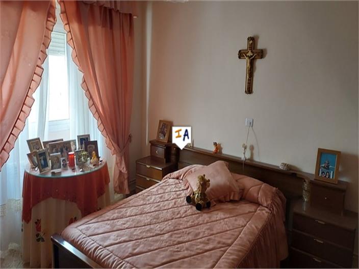 Image No.12-3 Bed House for sale