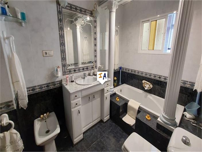 Image No.13-3 Bed House for sale