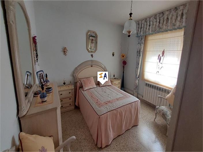 Image No.9-3 Bed House for sale