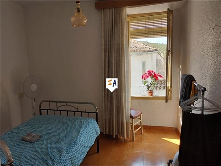 Image No.15-4 Bed House for sale