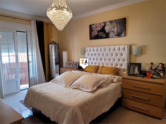 Image No.12-4 Bed House for sale