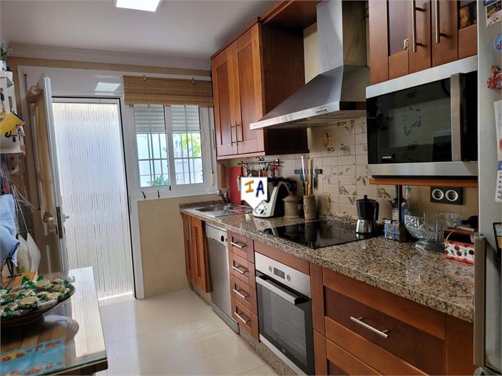 Image No.4-4 Bed House for sale