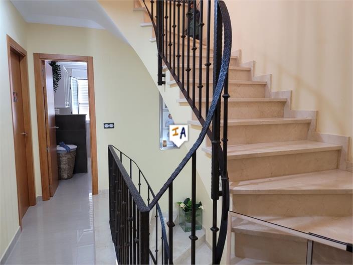 Image No.9-4 Bed House for sale