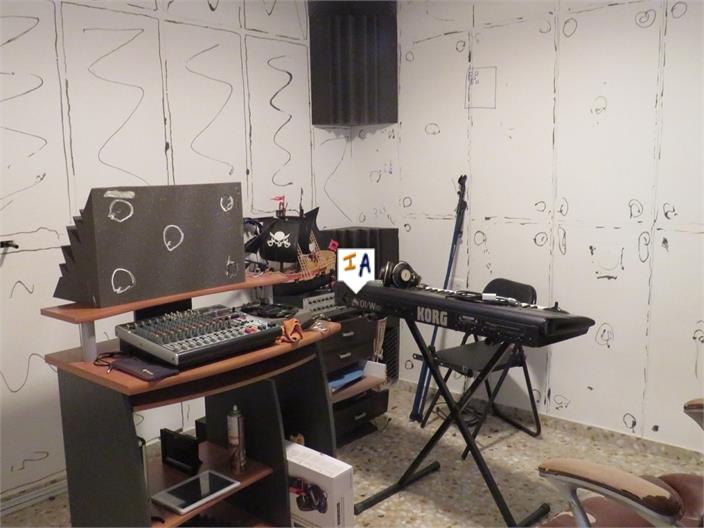 Image No.16-3 Bed House for sale