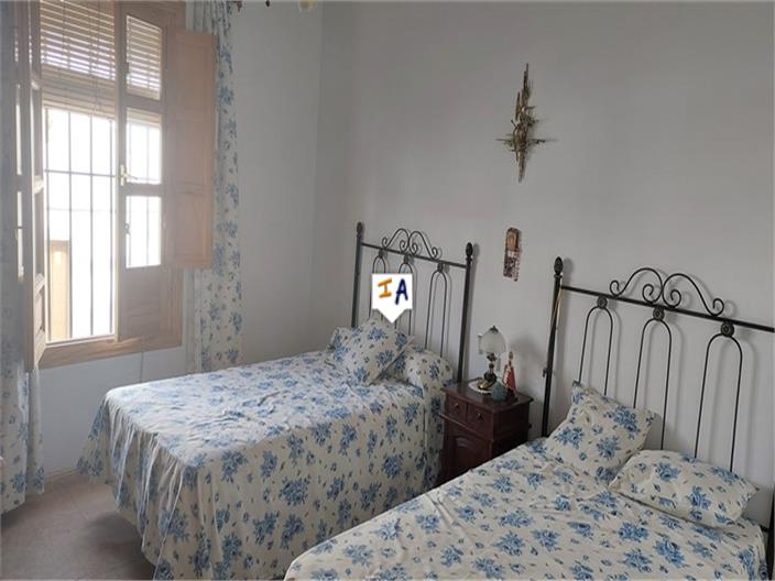 Image No.10-5 Bed House for sale