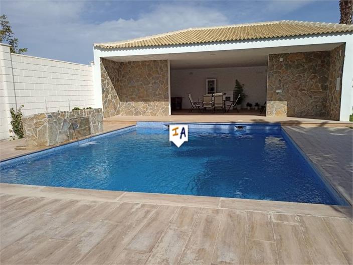 Image No.4-2 Bed House for sale