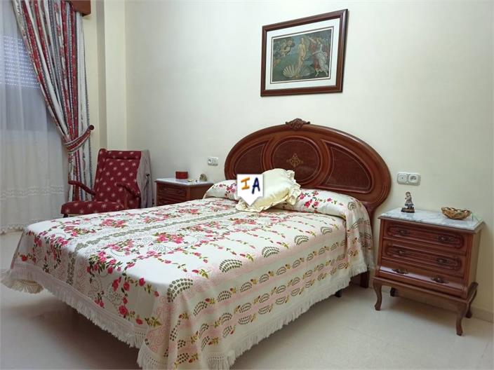 Image No.16-3 Bed House for sale