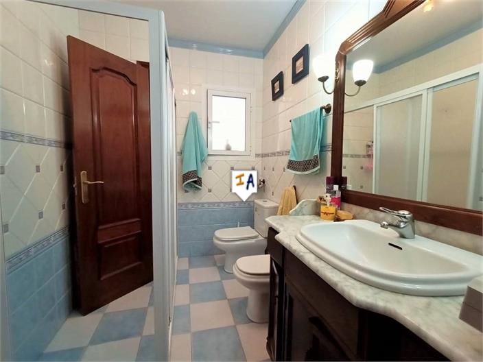 Image No.8-3 Bed House for sale