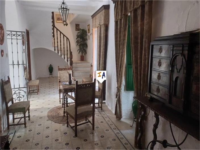 Image No.4-8 Bed House for sale