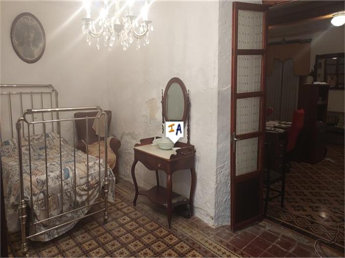 Image No.9-8 Bed House for sale